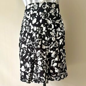 🟢 5/$25 Bay Studio | Stretch Cotton Black and White Floral A-line Pleated Skirt